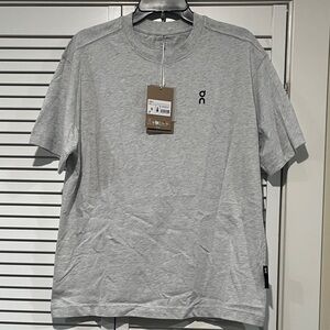 On Running Women’s Heather Gray Short Sleeve Tee